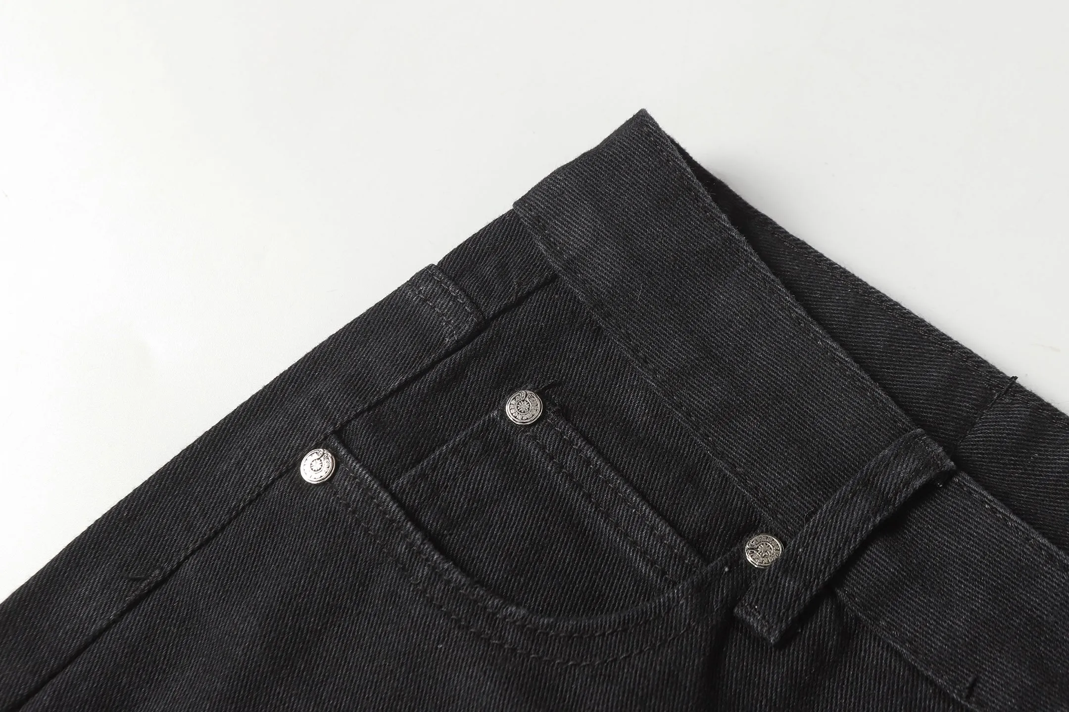 P270 Cross-border model, please do not place an order if you are pursuing quality - Chrome Hearts/Chrome Hearts Cross ✝️Leopard print embroidered washed jeans, trousers and casual pants - High weight, high density and high quality. The wool is soft, delicate and skin-friendly. It feels soft and silky. It has excellent warmth and skin-friendly properties - Custom-woven and dyed with no color difference. No matter the fabric or workmanship details, it beats the ordinary version on the market - Hardware zipper accessories are all customized, full of details -Colour: washed black -Size: 28 30 32 34 36